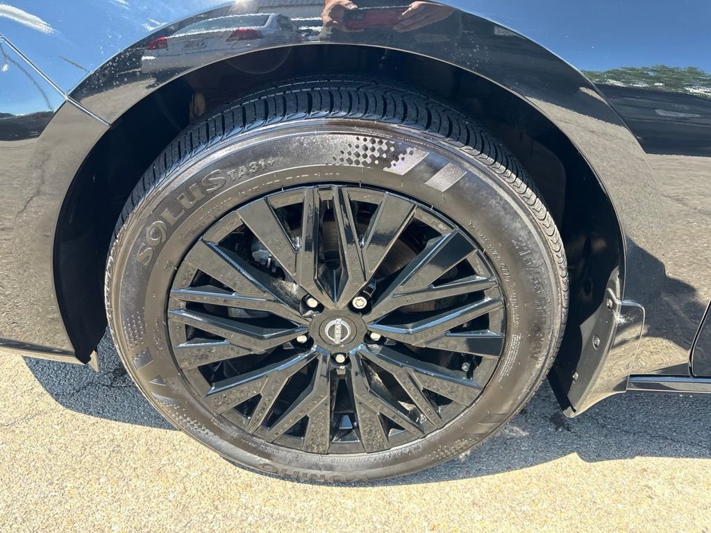 Used 2025 Black Nissan 2.5 SV image 9