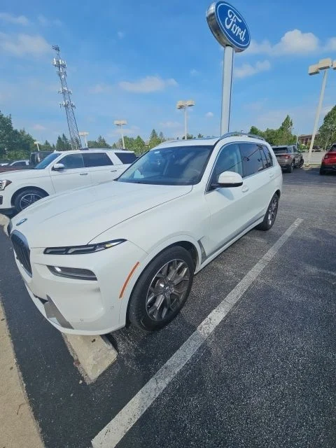 2023 BMW X7 xDrive40i's photo