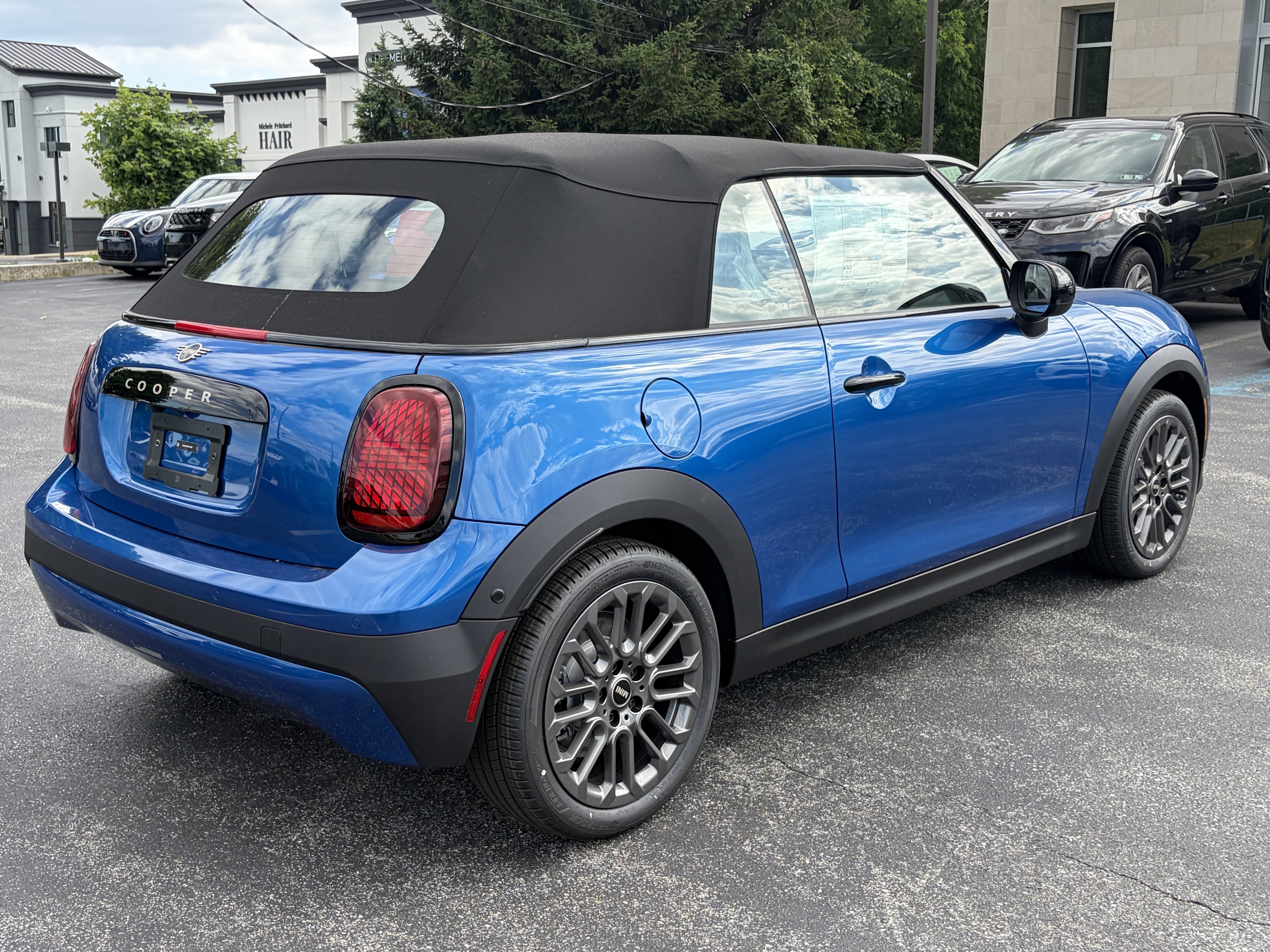 New 2026 Icy Sunshine Blue Metallic MINI Signature Plus image 5