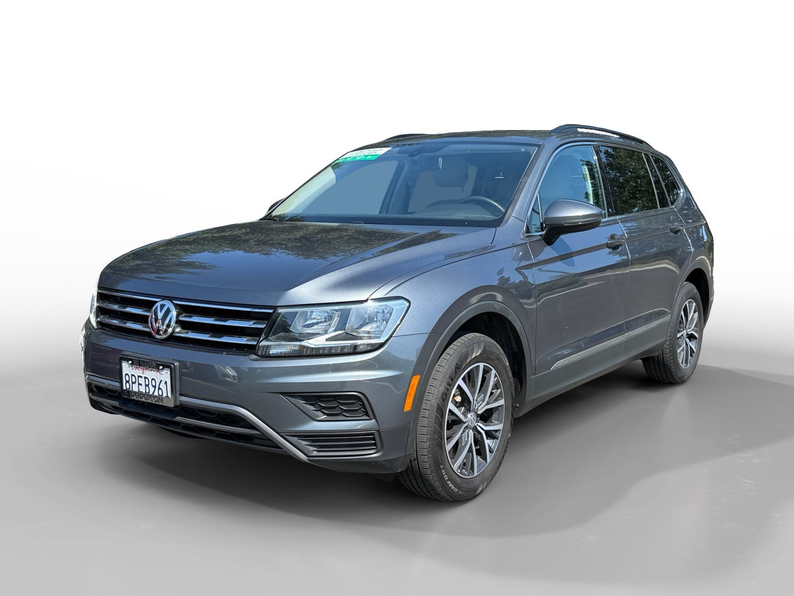 Used 2020 Platinum Gray Metallic Volkswagen 2.0T SE image 1