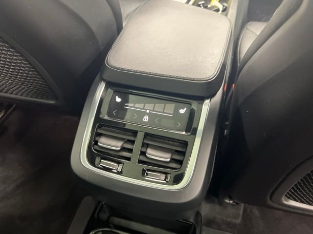 Used 2023 Silver Volvo B6 Plus 6-Seater image 23