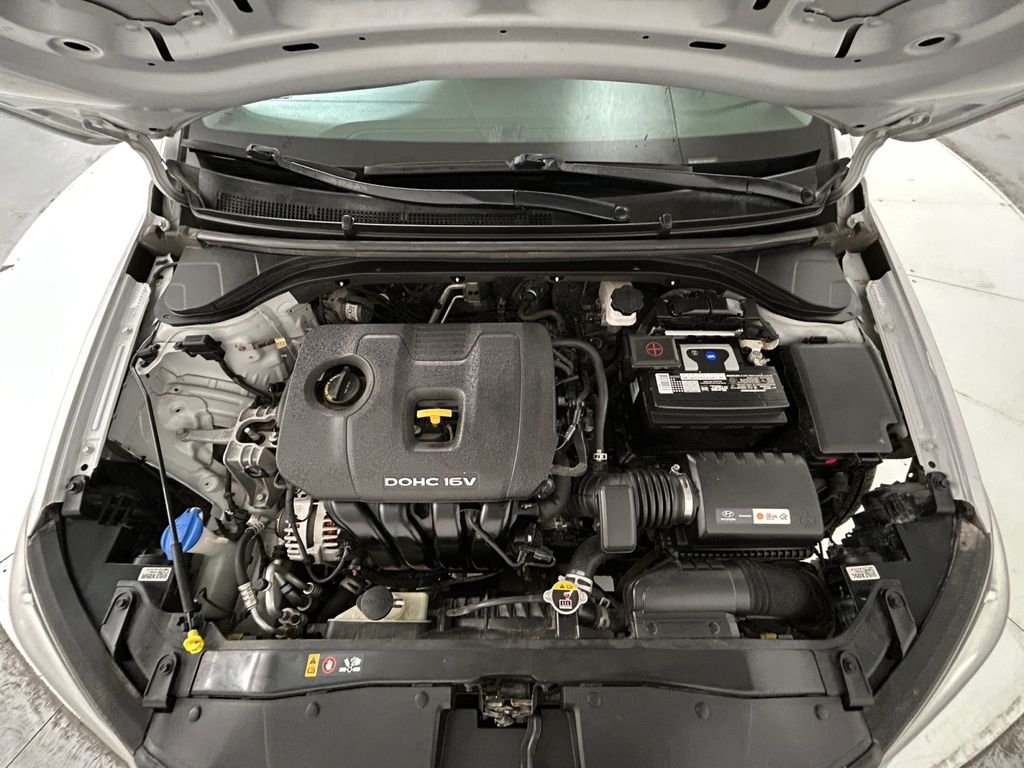 Used 2017 Silver Hyundai SE image 21