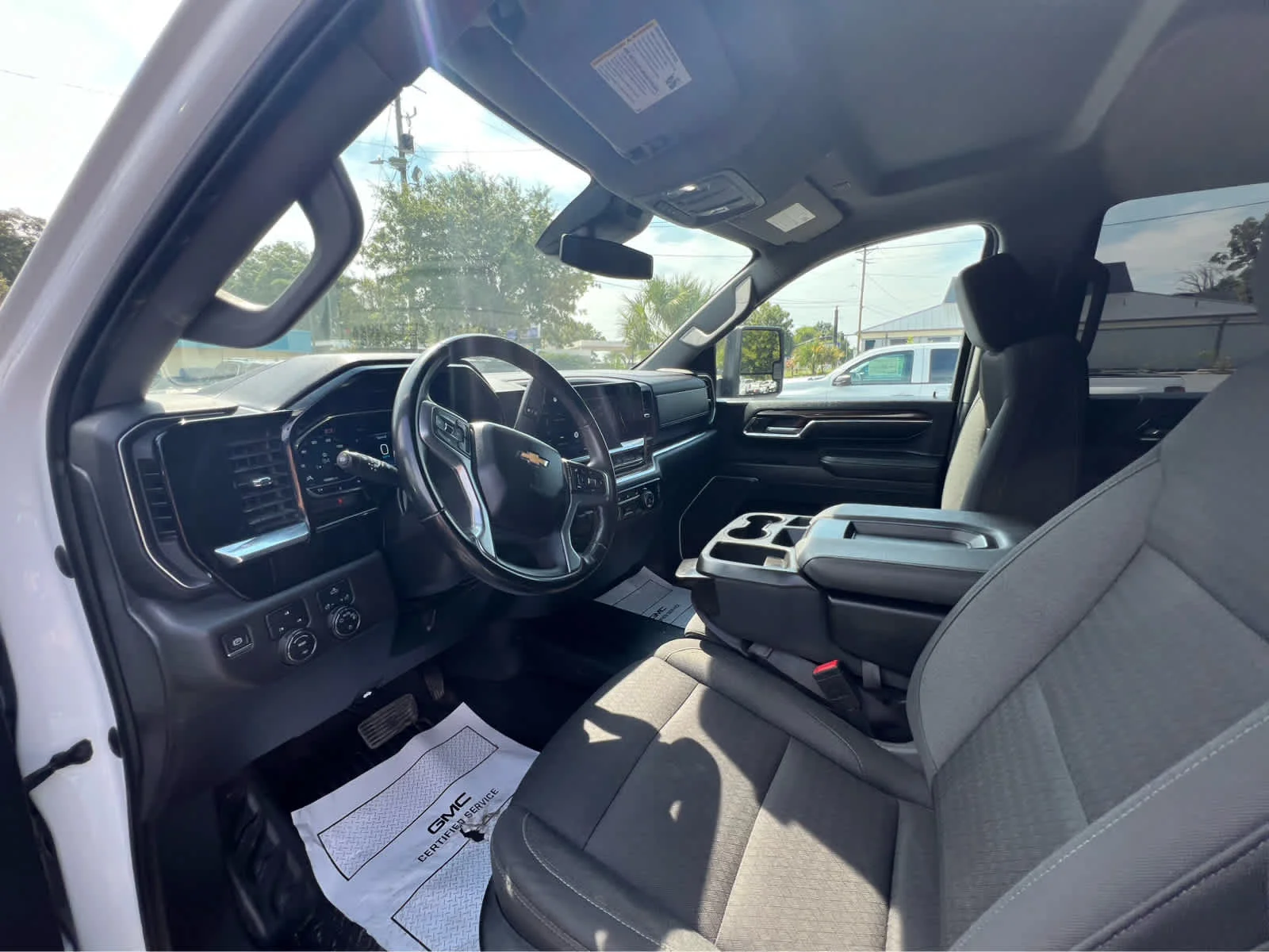 Used 2024 Summit White Chevrolet LT image 11