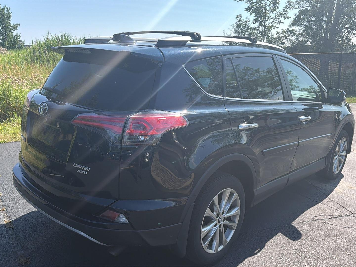 Used 2018 Galactic Aqua Mica Toyota Limited image 6