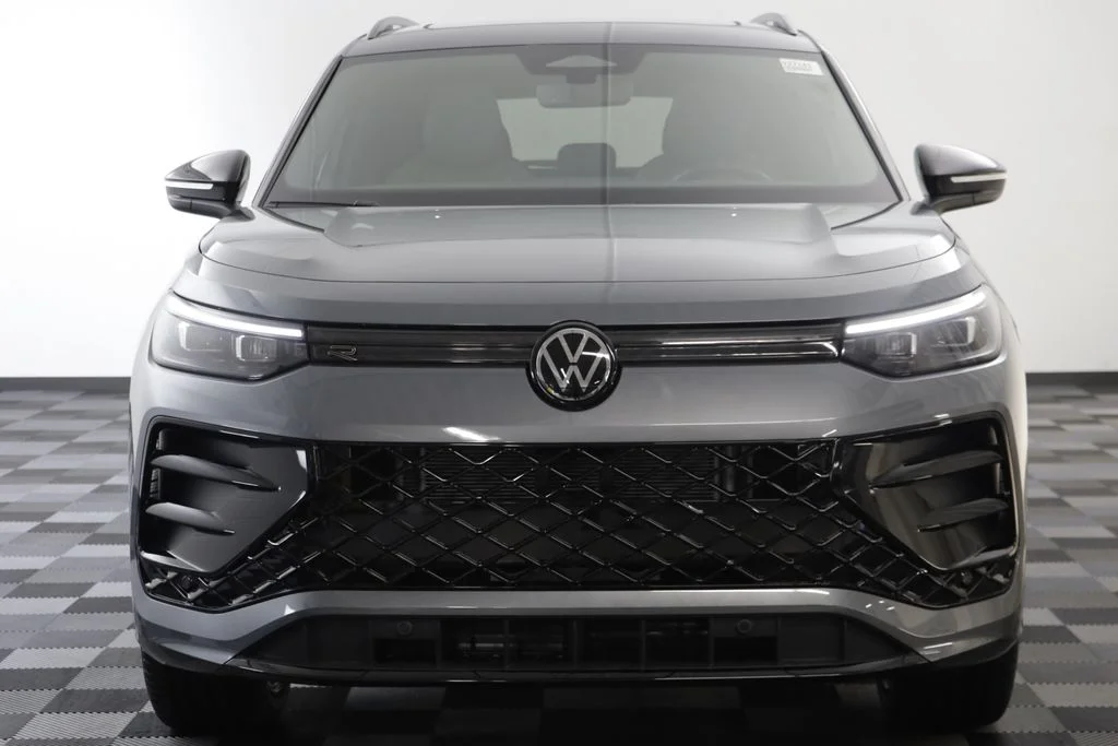 New 2026 Platinum Gray Volkswagen 2.0T SE R-Line Black image 22