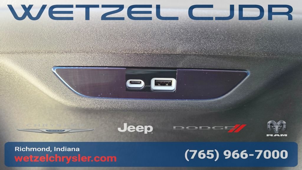 New 2027 Red Hot Pearl-Coat Exterior Paint Chrysler Limited image 36