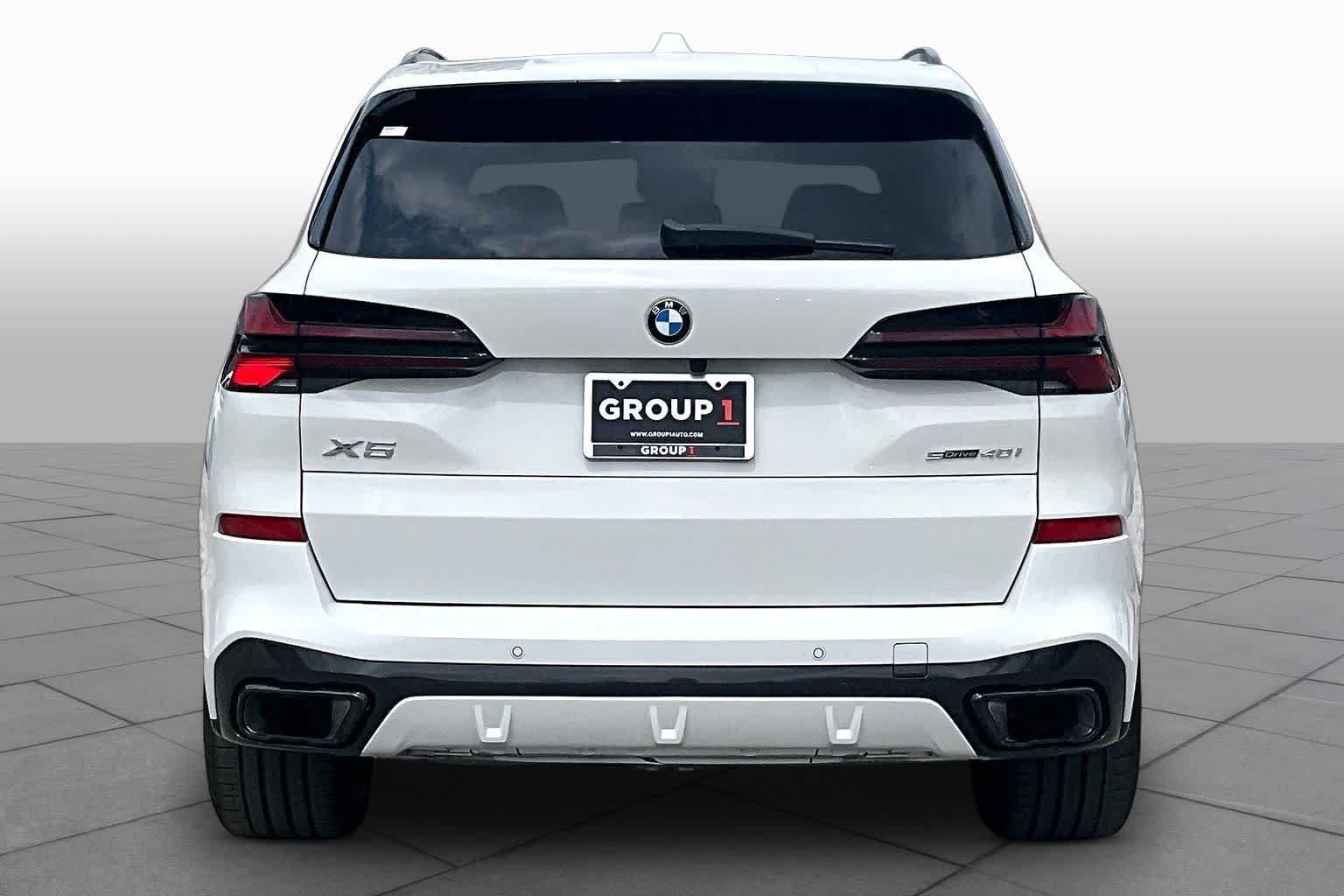 Used 2026 Alpine White BMW sDrive40i image 4
