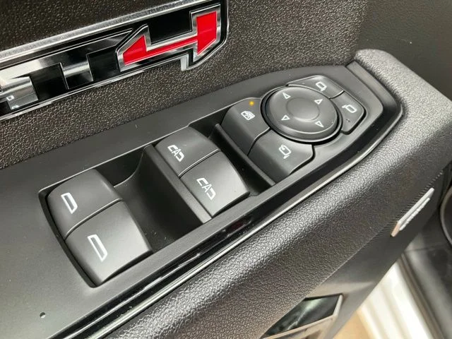 Used 2025 White GMC AT4 image 24