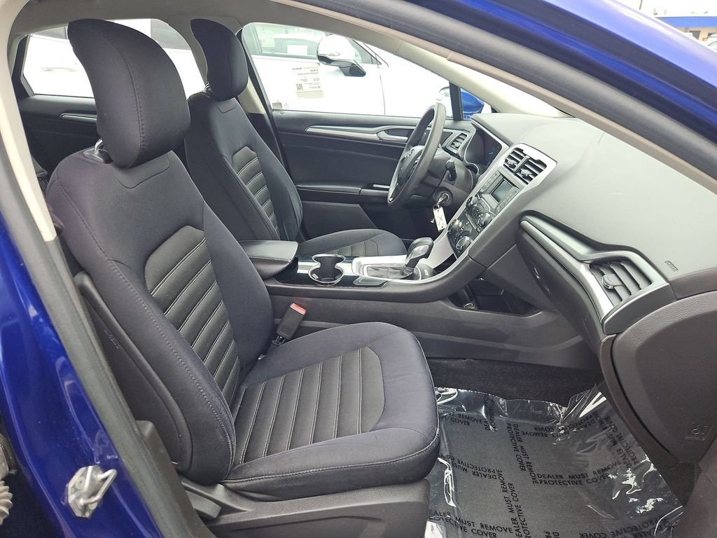 Used 2014 Blue Metallic Ford SE image 28