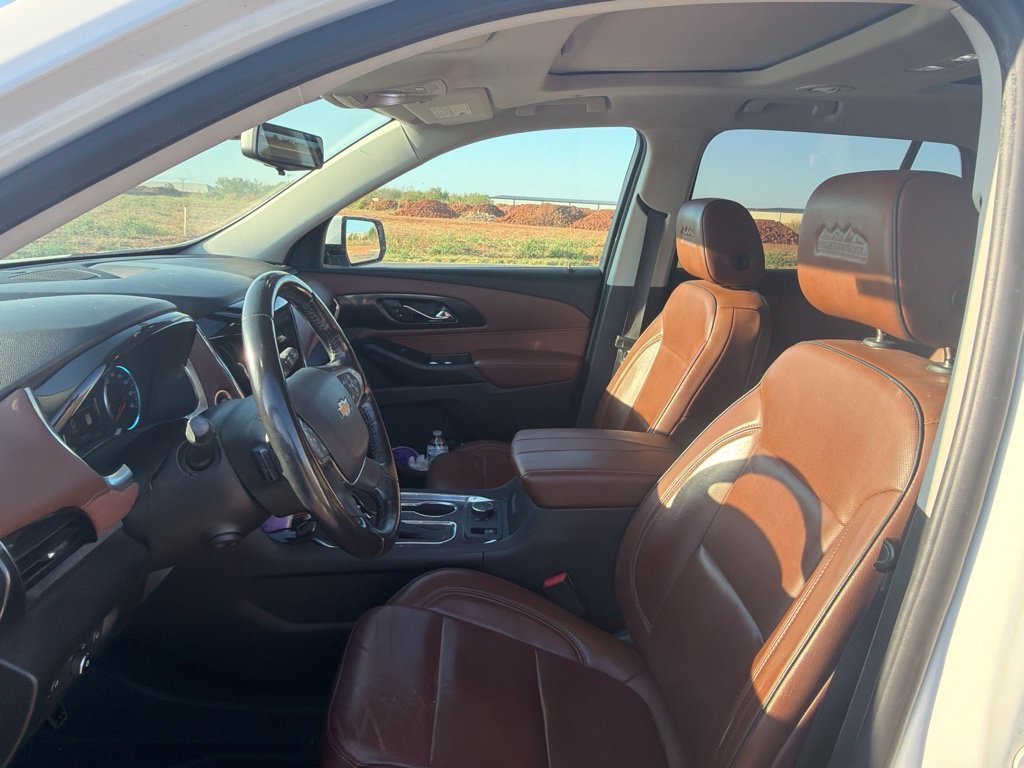 Used 2019 Summit White Chevrolet High Country image 8