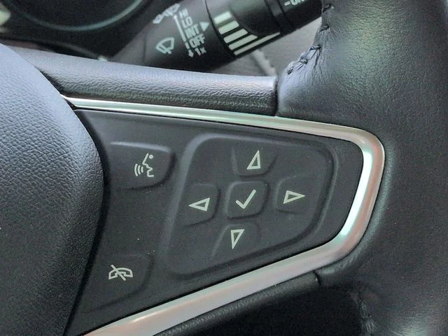 Used 2021 White Chevrolet Premier image 25
