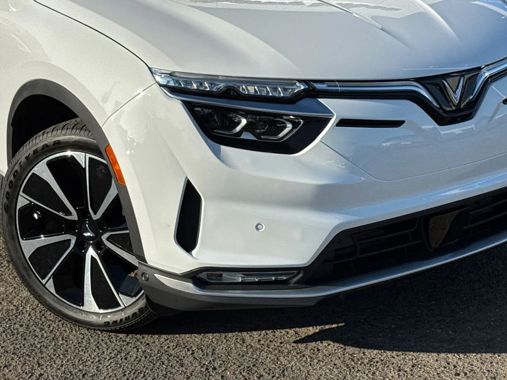 2025 VinFast VF 8 Plus - Photo 6