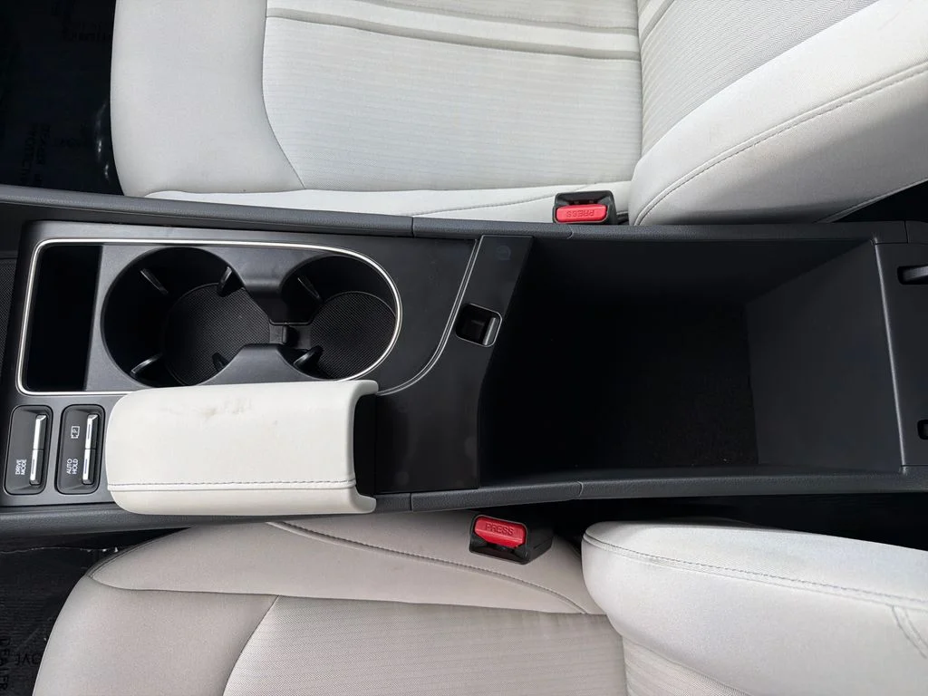 Used 2025 Red Hyundai SEL image 16