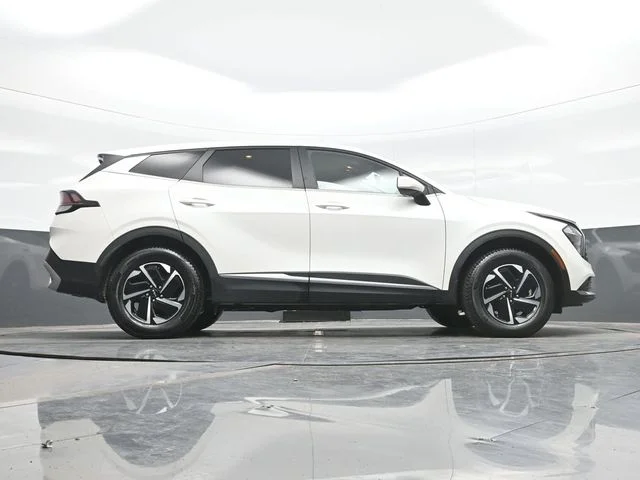 Used 2023 White Kia LX image 24