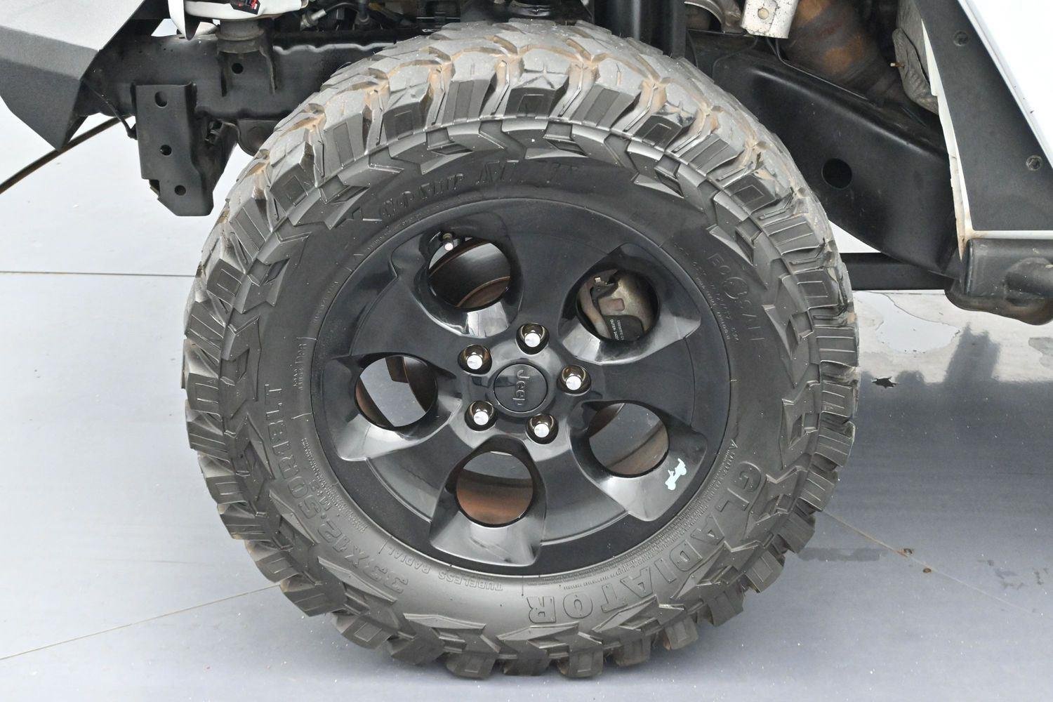 Used 2015 Bright White Clearcoat Jeep Altitude image 31