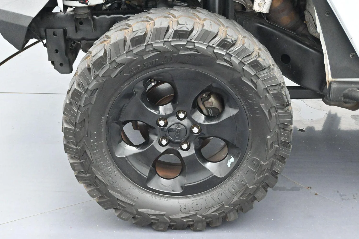 Used 2015 Bright White Clearcoat Jeep Altitude image 31