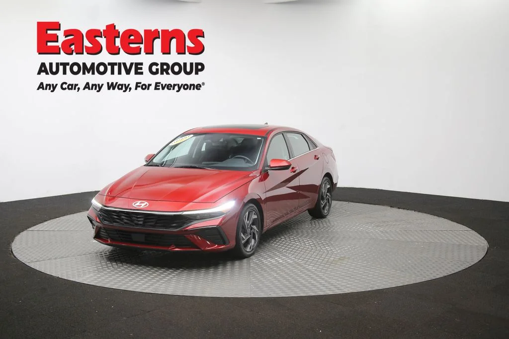 Used 2025 Red Hyundai SEL Convenience image 56