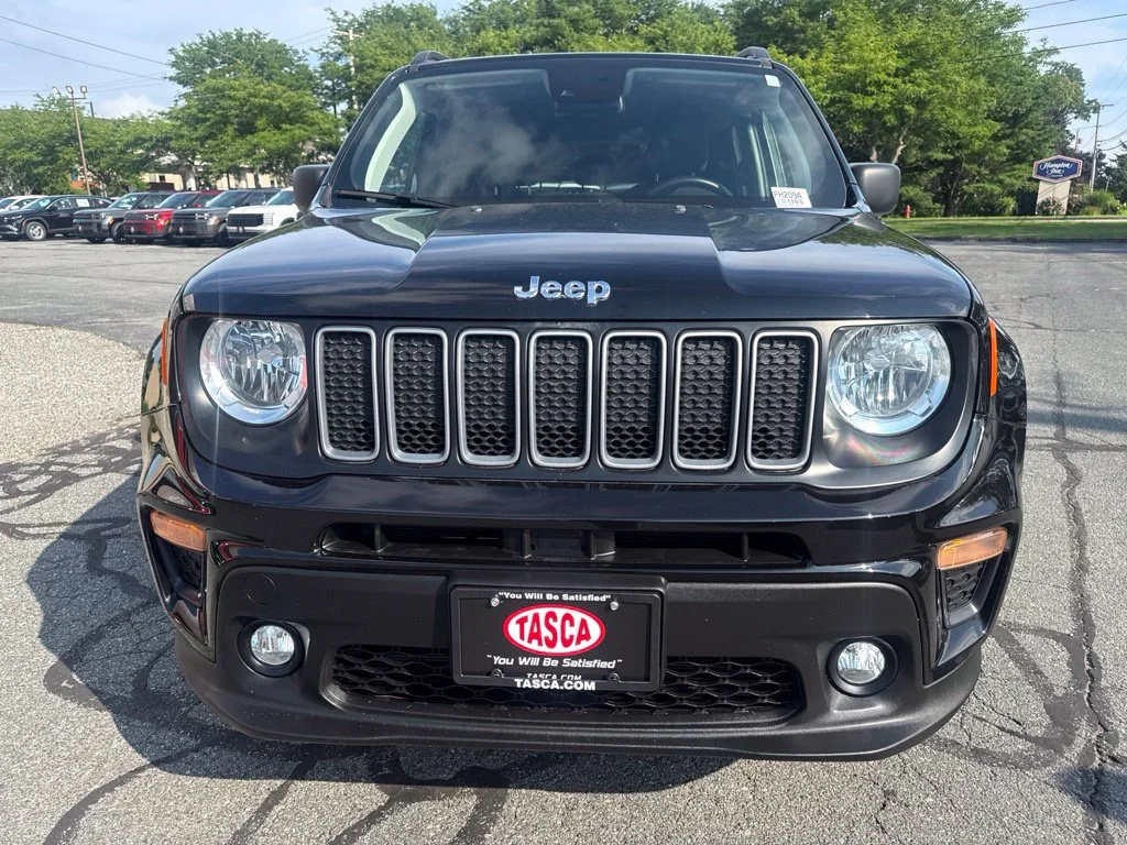 Used 2022 Black Jeep Latitude image 5