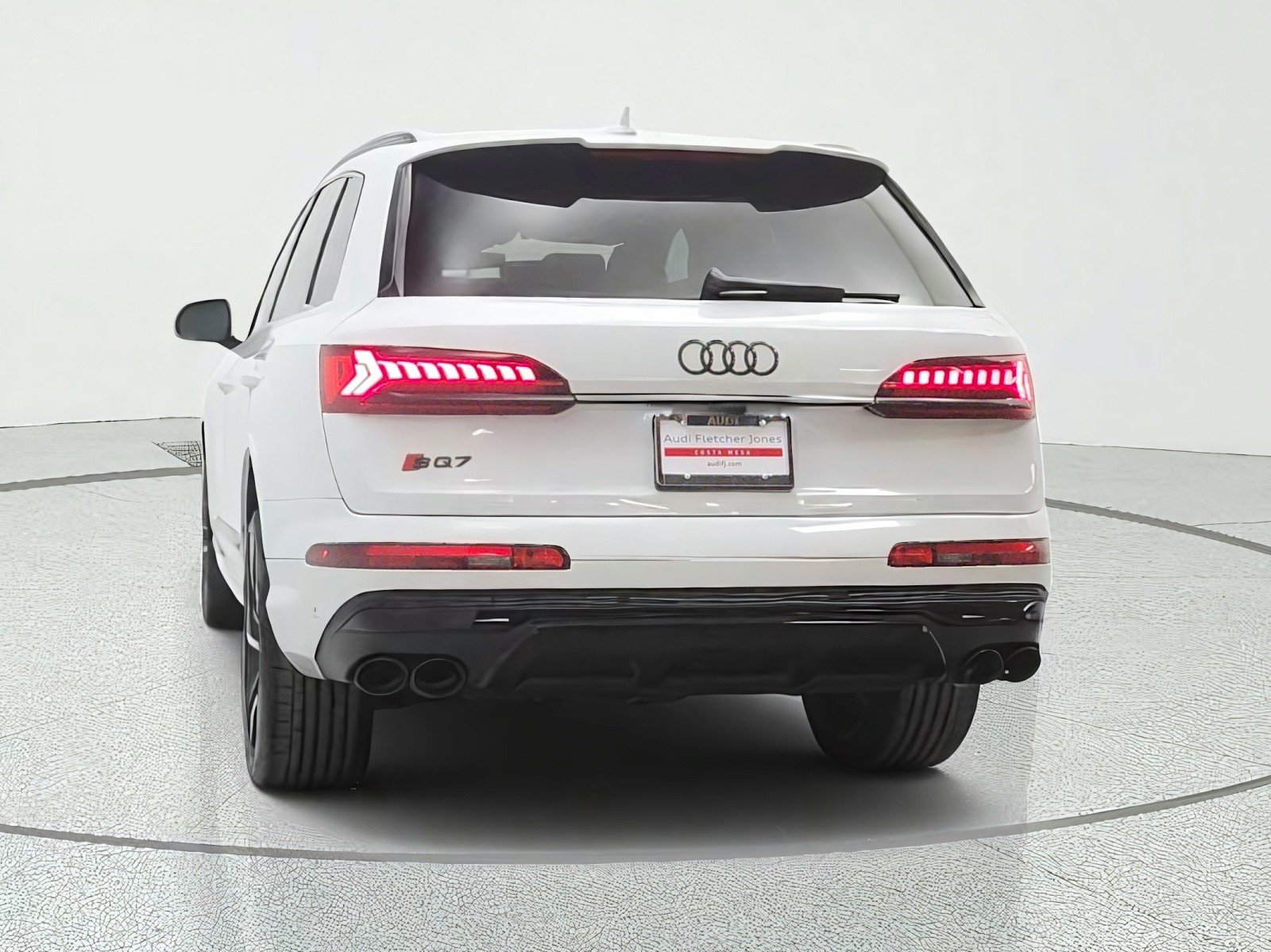 Used 2023 Glacier White Metallic Audi Premium Plus 4.0 TFSI quattro image 6