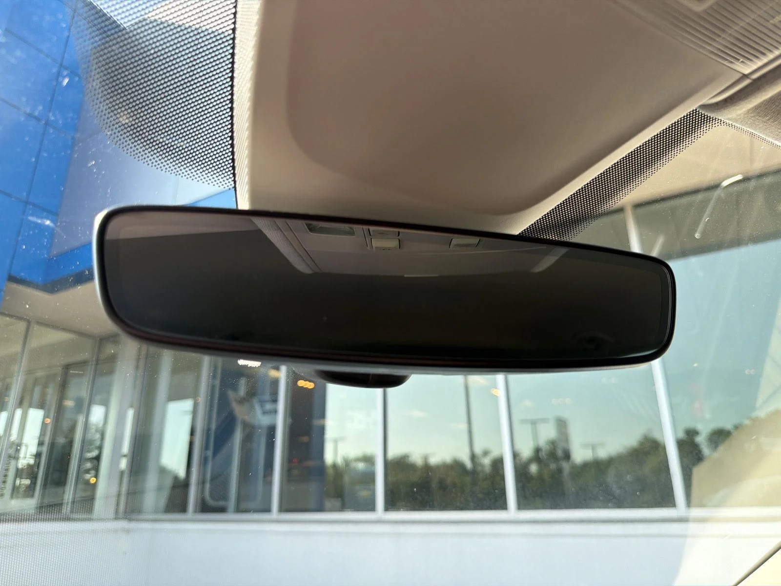 Used 2024 White Volkswagen SE image 25
