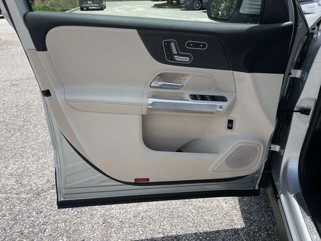 Used 2022  Mercedes-Benz GLB 250 image 19