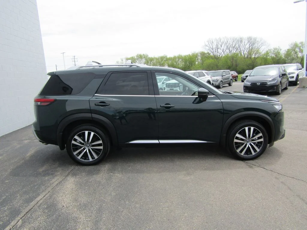 Used 2025 Obsidian Green Pearl Nissan Platinum image 7