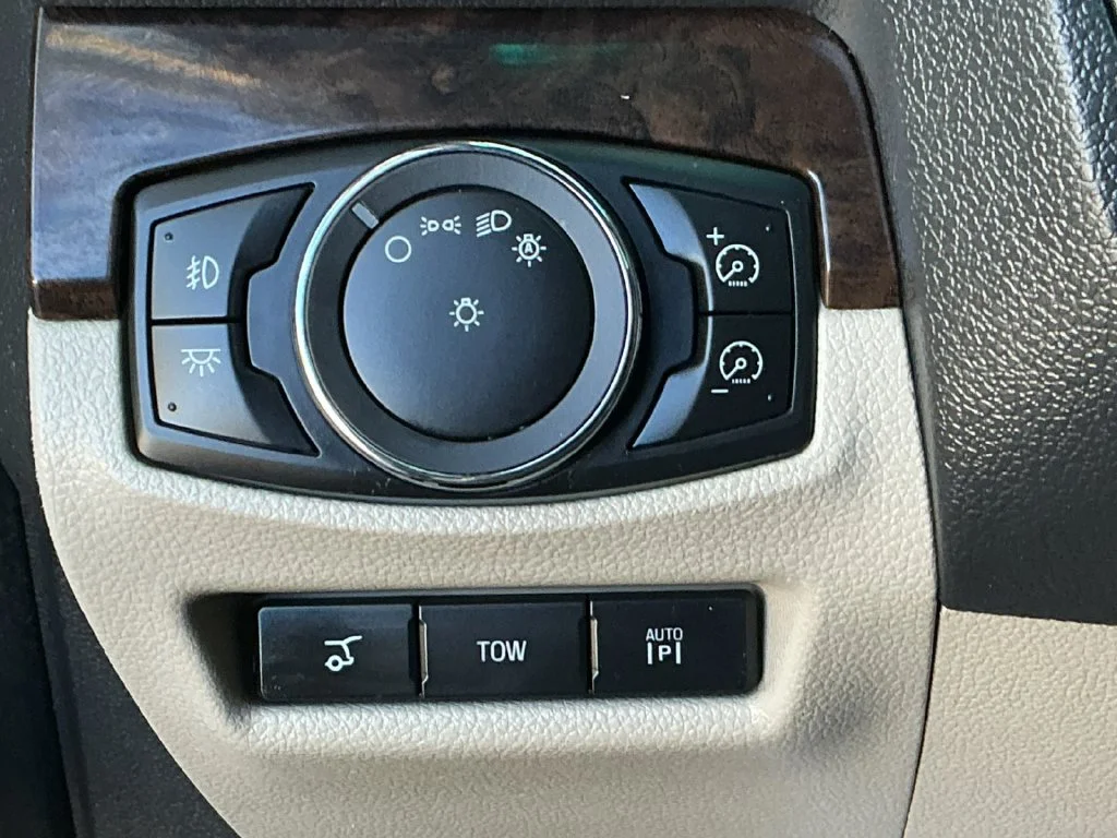 Used 2013 Red Ford Limited image 18