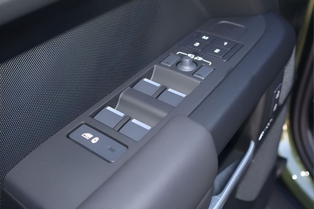 New 2026 Woolstone Green Land Rover X-Dynamic SE image 10