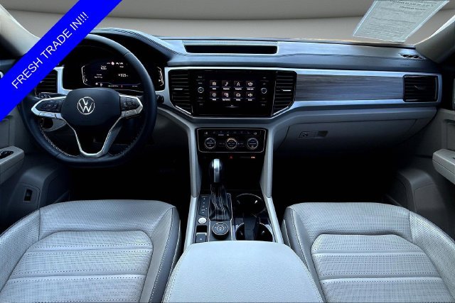 Used 2021 Black Volkswagen SEL Premium image 9