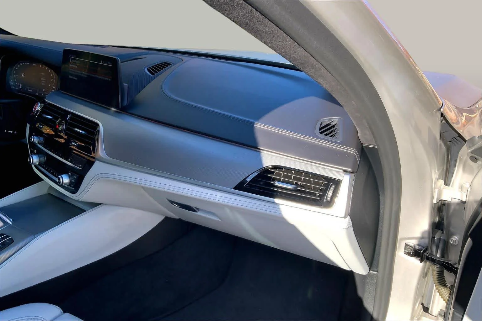 Used 2020 Rhodonite Silver Metallic BMW  image 17