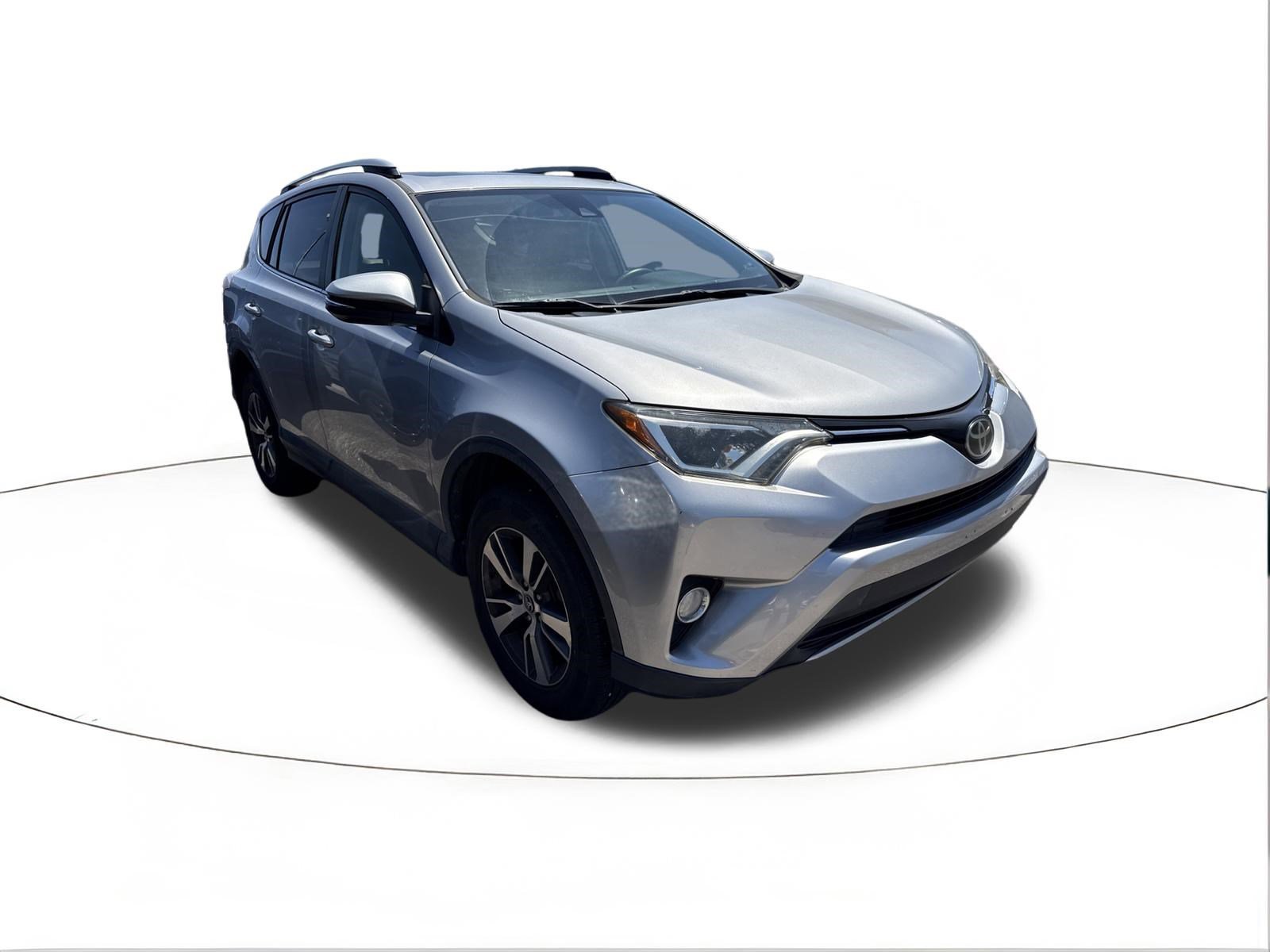 Used 2018 Silver Sky Metallic Toyota XLE image 1