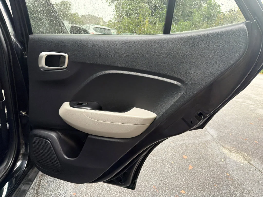 Used 2022 Black Hyundai SEL image 16