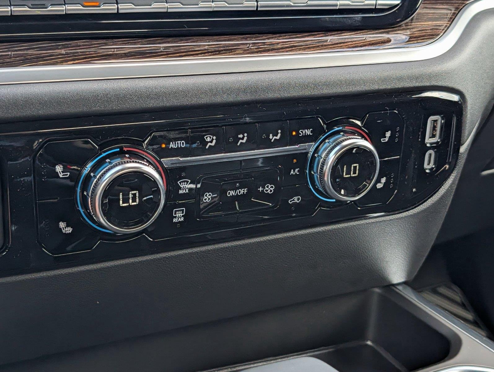 New 2026 Sterling Metallic GMC Elevation image 19