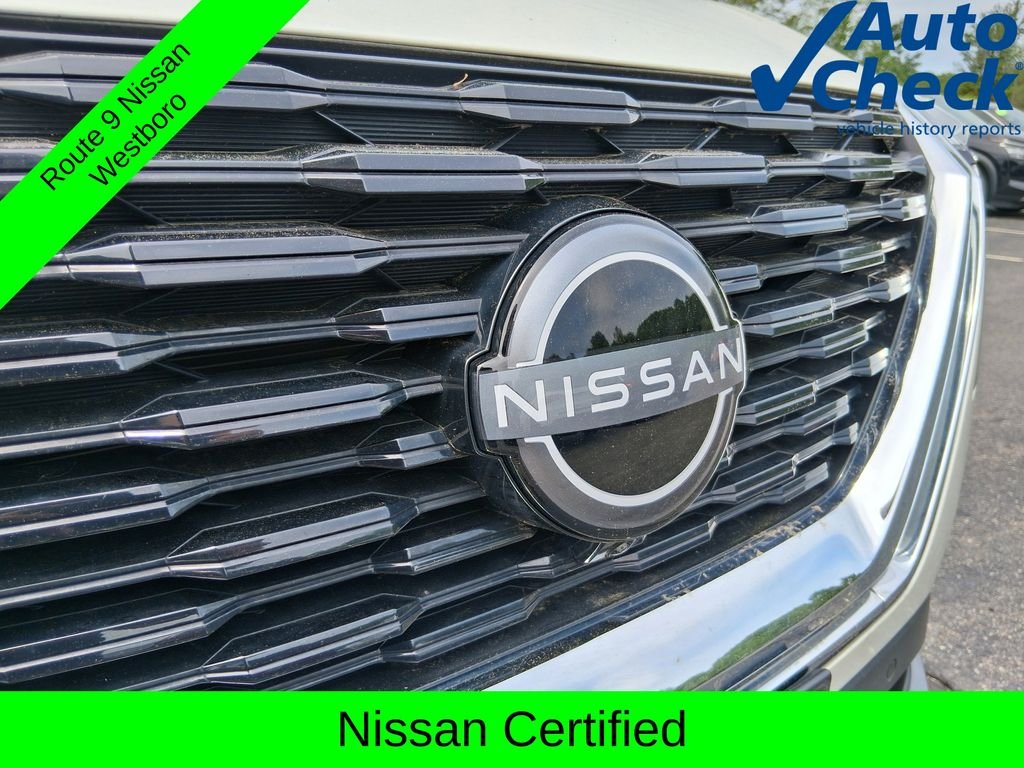 Used 2023 White Nissan SL image 6