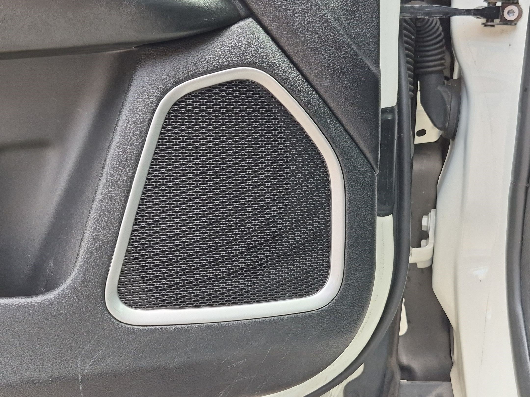 Used 2018 White Clearcoat Jeep Altitude image 12
