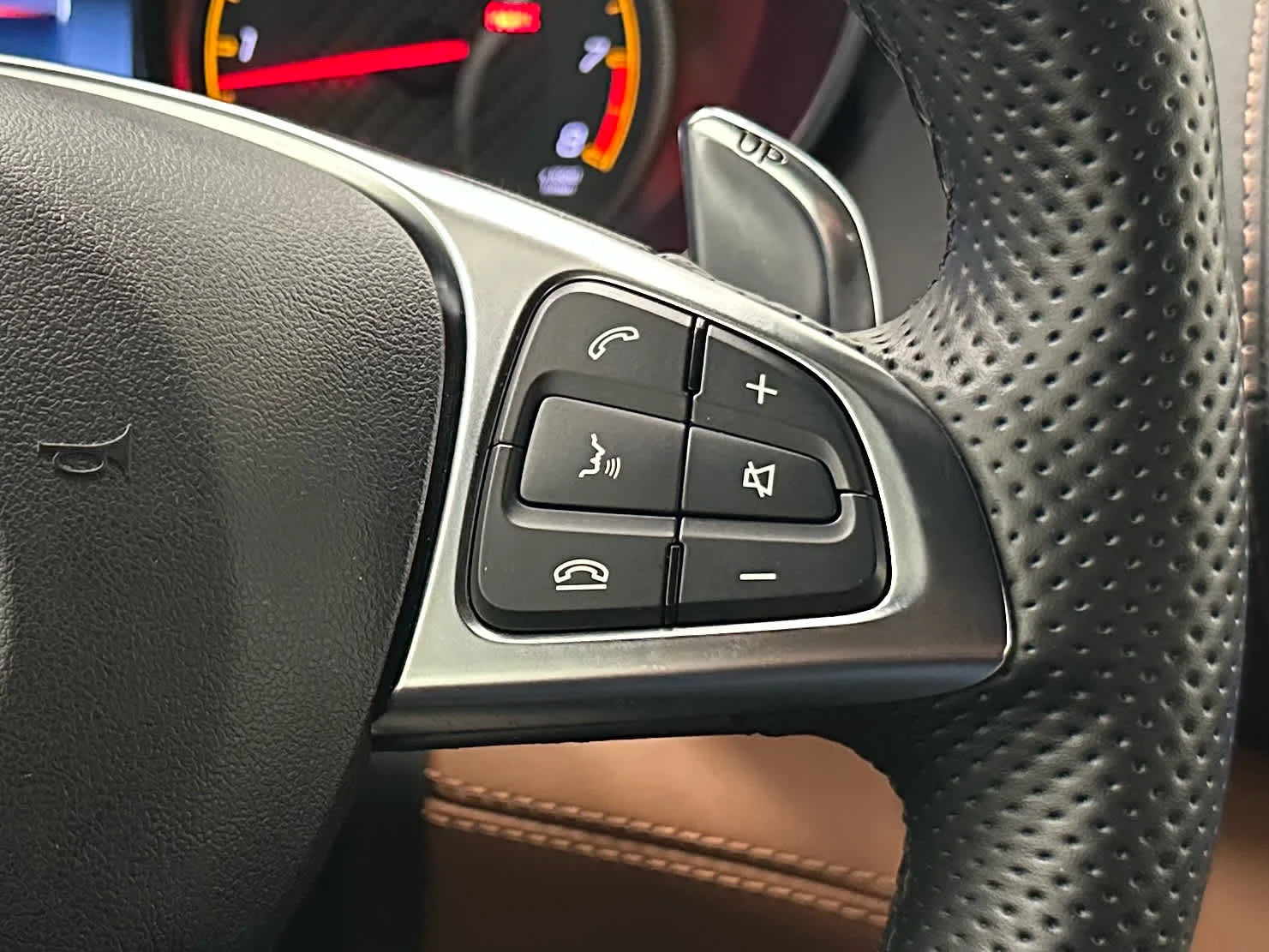 Used 2018 designo Diamond White Metallic Mercedes-Benz AMG® GT C image 26