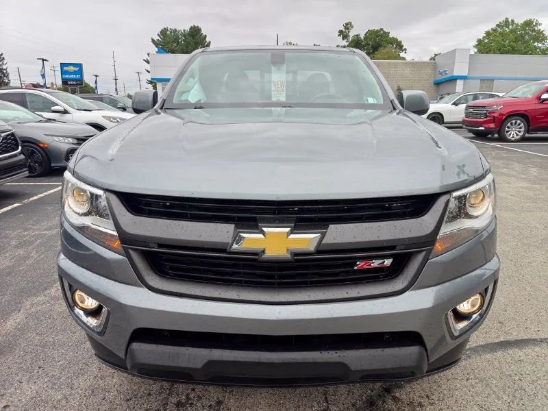 Used 2018 Gray Chevrolet Z71 image 2