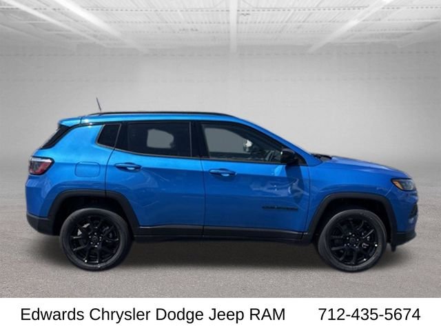New 2026 Hydro Blue Pearl-Coat Exterior Paint Jeep Latitude image 10