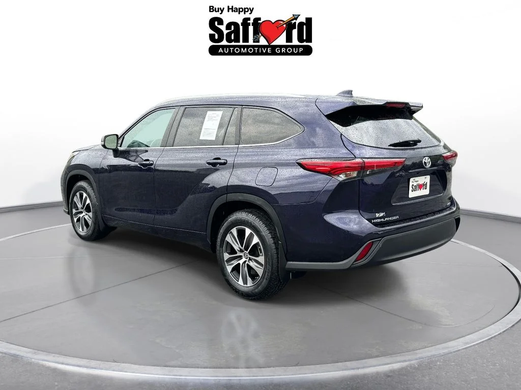 Used 2023  Toyota XLE image 6