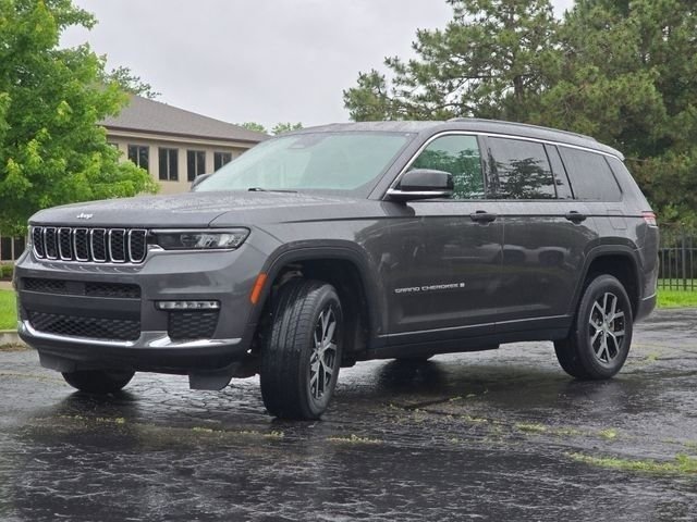 Used 2024 Baltic Gray Metallic Clearcoat Jeep Limited image 26