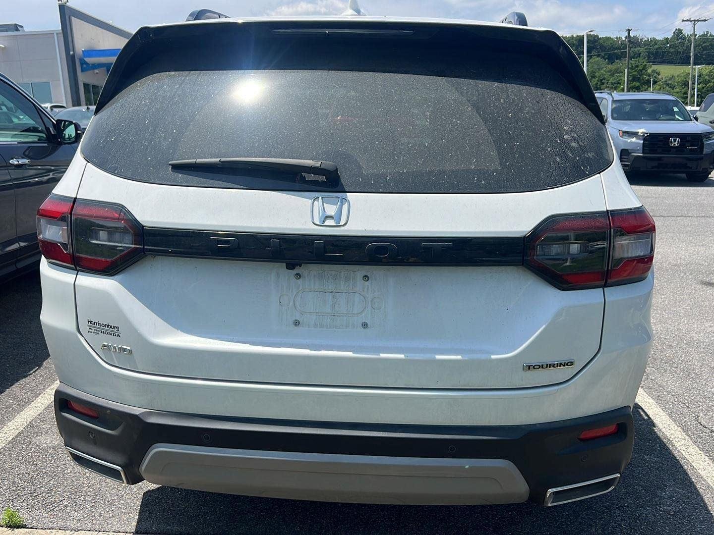 Used 2025 Platinum White Pearl Honda Touring image 3