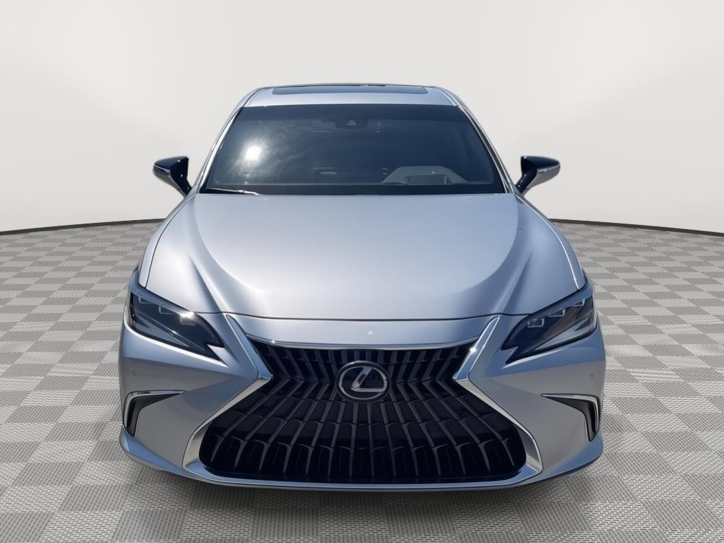 Used 2025 Iridium Lexus Base image 9