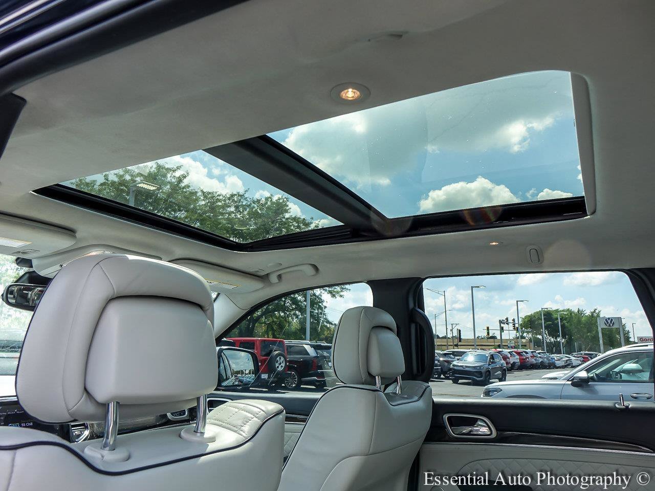 Used 2020 Diamond Black Crystal Pearlcoat Jeep Summit image 11