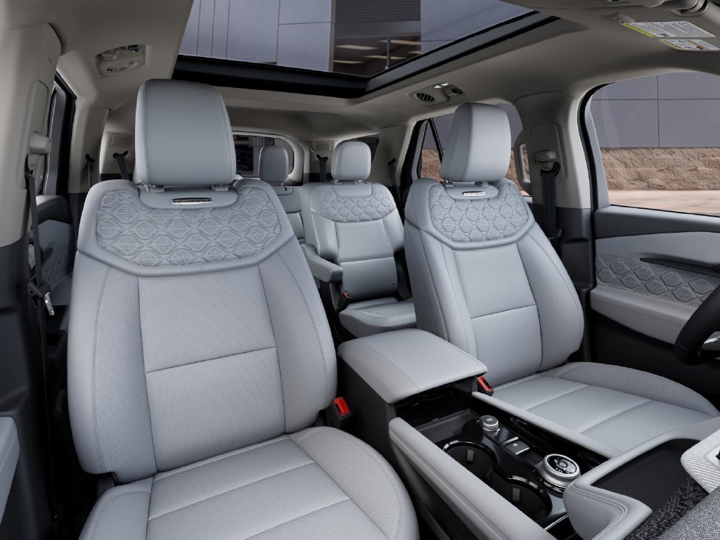 New 2027 Star White Metallic Tri-Coat Ford Platinum™ image 10