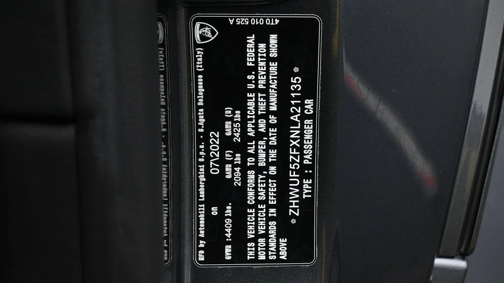 Used 2022  Lamborghini Base image 24