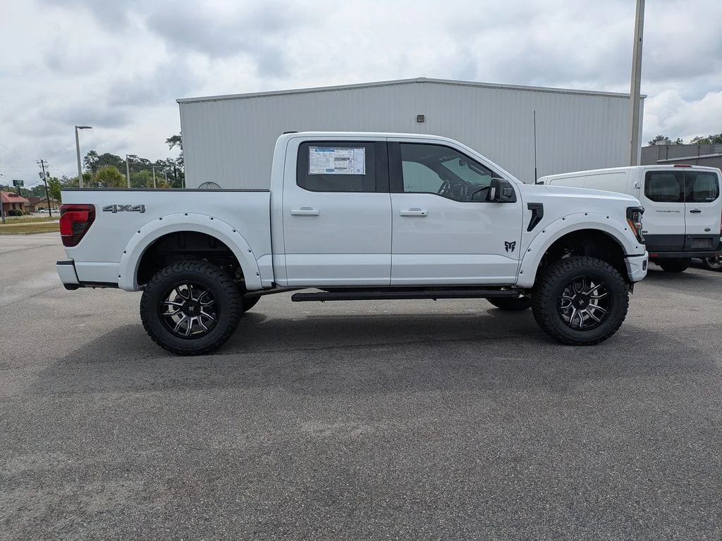 New 2026 Oxford White Ford XLT image 3
