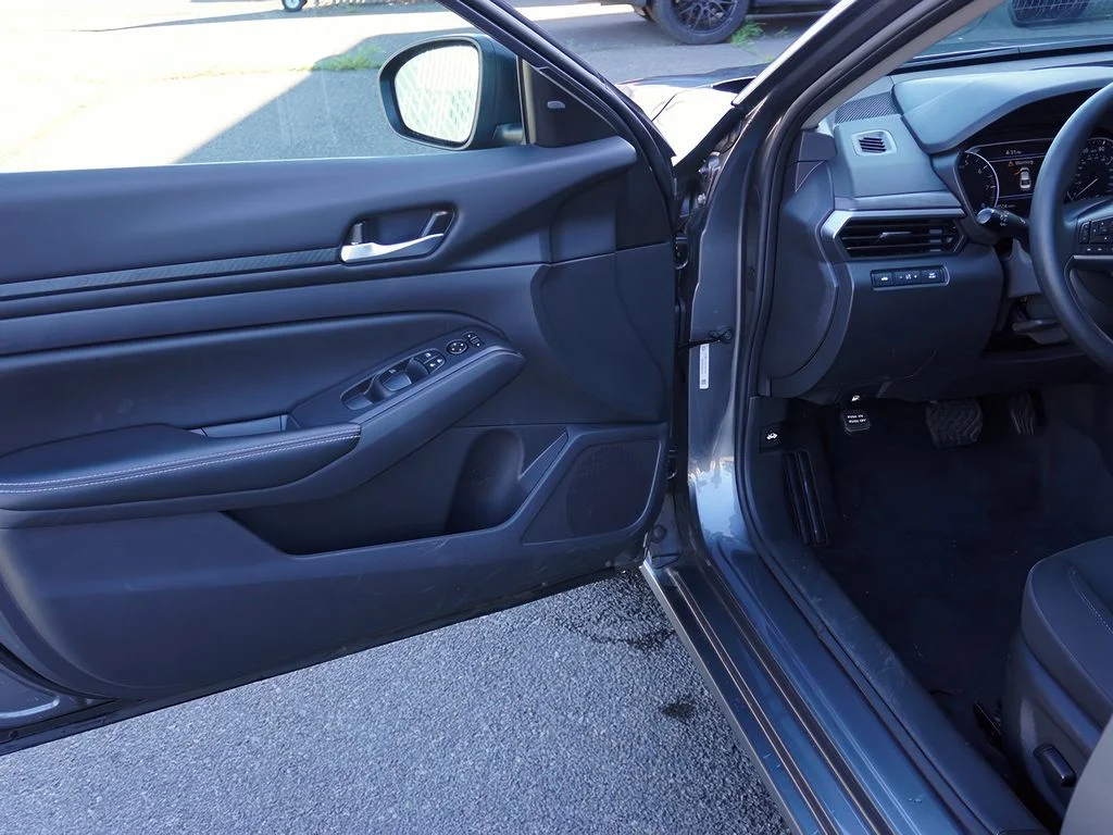 2025 Nissan Altima SV - Photo 16