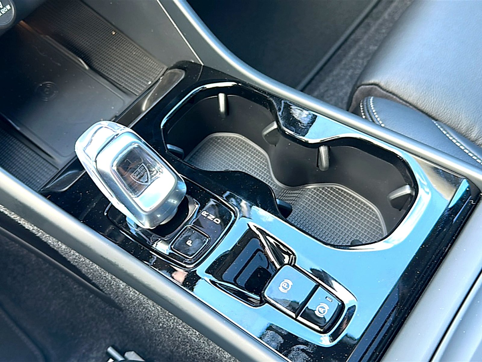 New 2026 Aurora Silver Volvo Plus image 26