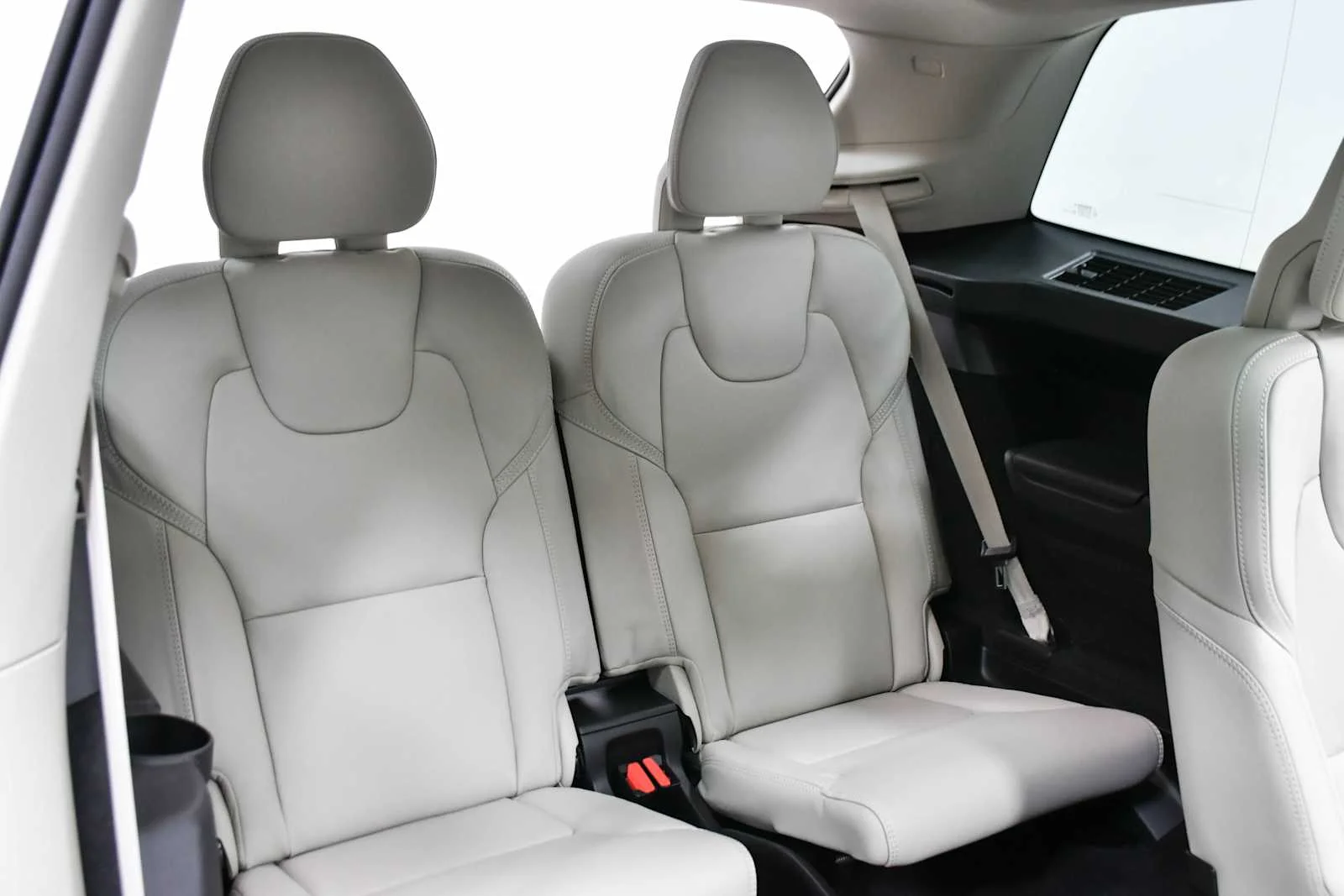 Used 2026 Crystal White Pearl Volvo Ultra image 25