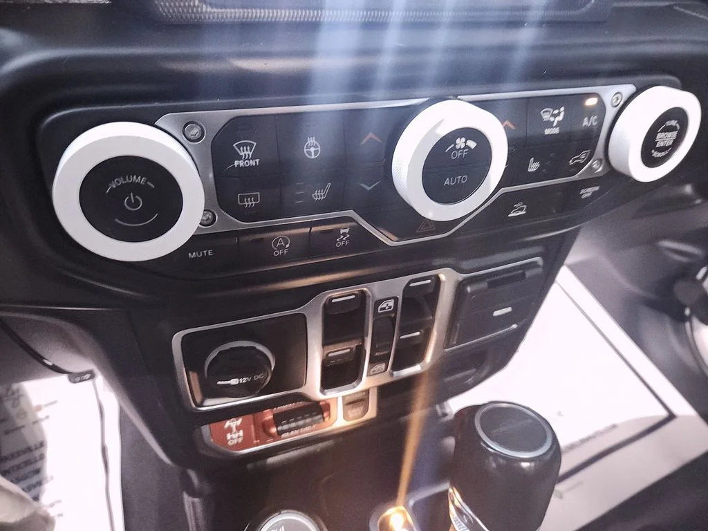 Used 2020 White Jeep Rubicon image 19